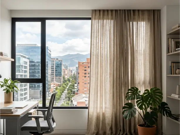 Cortina velo estampado geométrico gris en dormitorio