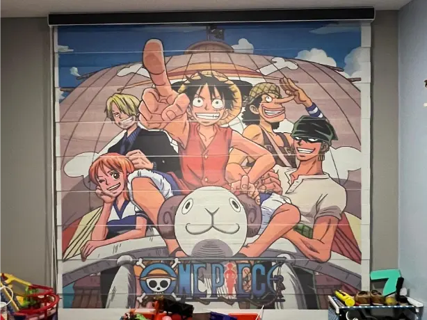 Cortina impresa One Piece anime en dormitorio juvenil